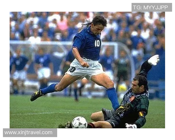 意大利秃头足球巨星风采揭秘 从赛场到时尚的独特魅力